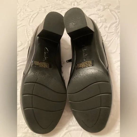 Clarks Women's Black Ankle Booties - Picture 5 of 7
